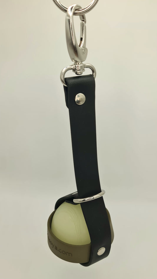 Porte-balle pour chien en sangle TPU noir et kaki, bouclerie nickelée - modèle de création Utessya