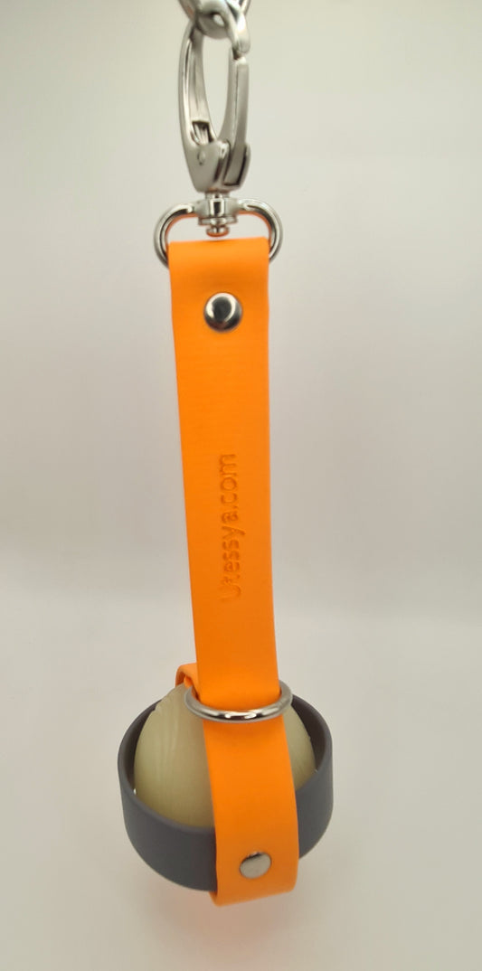 Porte-balle pour chien en sangle TPU orange et gris, bouclerie nickelée - modèle de création Utessya