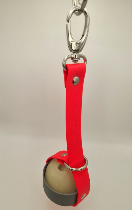 Porte-balle pour chien en sangle TPU rose et gris, bouclerie nickelée - modèle de création Utessya